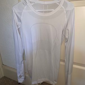 white lululemon long sleeve